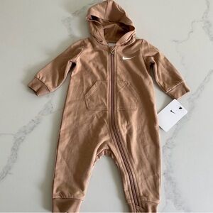 Baby Nike Essentials tan 6 months